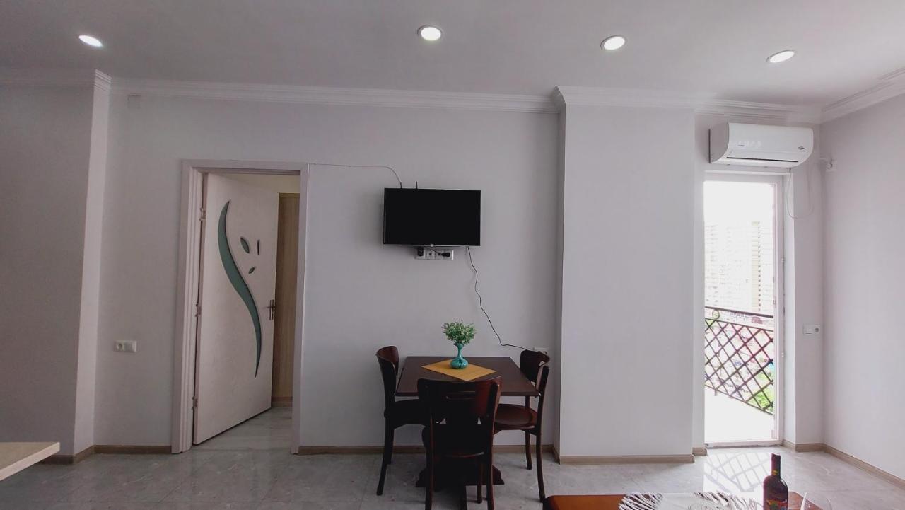 Irakli Sweet Home Batumi Exterior photo